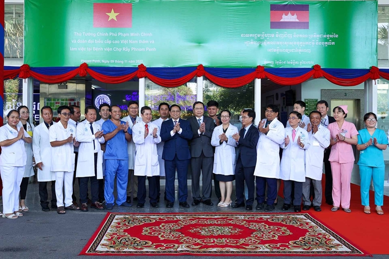 Thủ tướng thăm Bệnh viện chợ Rẫy - Phnom Penh