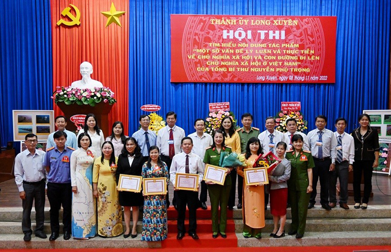 Long Xuyên Gần 500 thí sinh dự thi Tìm hiểu nội dung tác phẩm của Tổng Bí thư Nguyễn Phú Trọng
