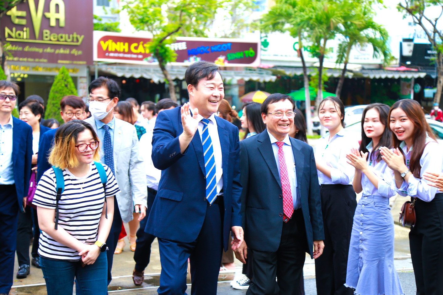Thúc đẩy các chương trình giao lưu sinh viên và thanh niên Hàn Quốc