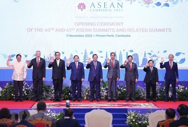 Phấn đấu cho một tương lai đoàn kết, tự cường, bao trùm và dựa trên luật lệ
