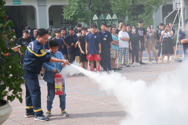 Trường Phổ thông Liên cấp Tây Hà Nội tập huấn kiến thức, kỹ năng PCCC trong trường học
