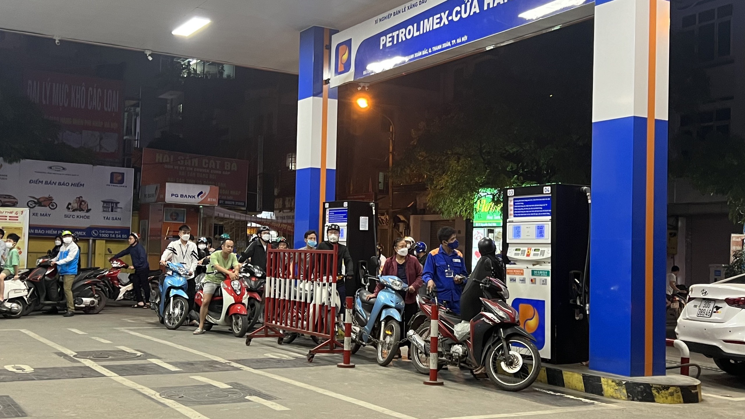 Bộ Tài chính đề nghị khẩn trương báo cáo chi phí đưa xăng dầu về Việt Nam