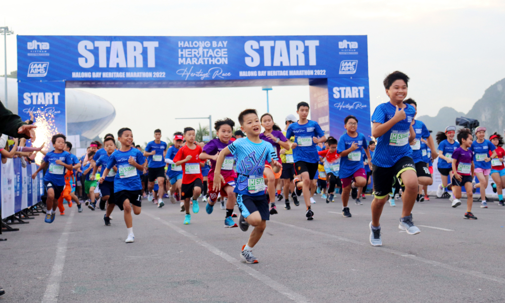 Gần 6 000 VĐV chinh phục Giải Marathon Quốc tế Di sản Vịnh Hạ Long
