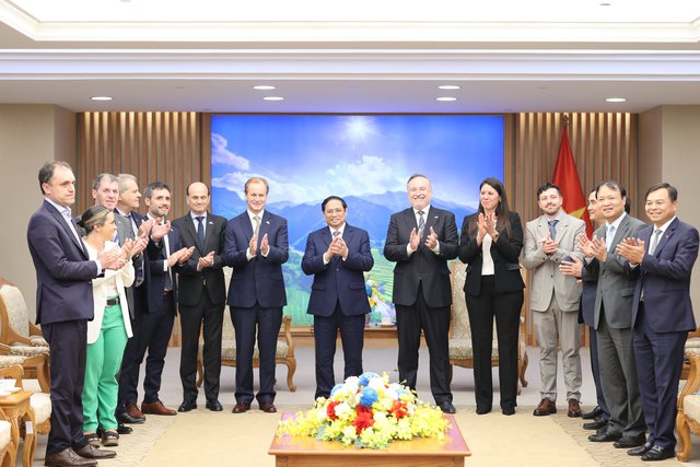 Thủ tướng Phạm Minh Chính tiếp Đoàn Lãnh đạo ba tỉnh miền Trung Ác-hen-ti-na