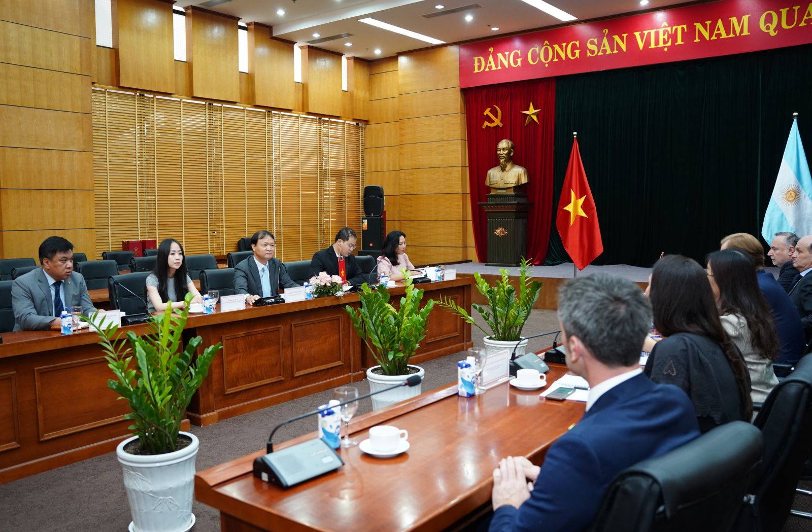 Tăng cường hợp tác thương mại với Argentina