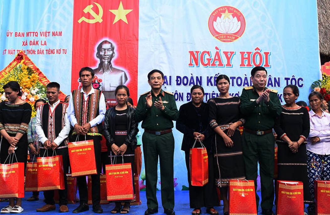 Phấn đấu xây dựng các khu dân cư ngày càng giàu đẹp, văn minh