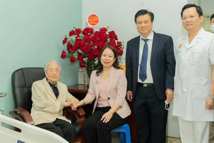 Phó Chủ tịch nước Võ Thị Ánh Xuân thăm hỏi, tri ân các nhà giáo lão thành