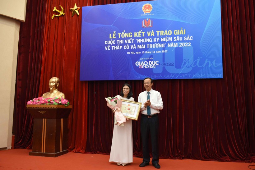 Trao giải Cuộc thi viết Những kỷ niệm sâu sắc về thầy cô và mái trường” năm 2022