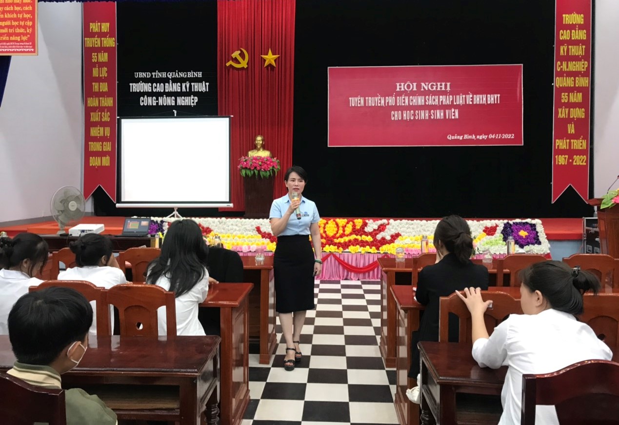 Tuyên truyền phổ biến chính sách pháp luật về BHXH, BHYT cho học sinh, sinh viên