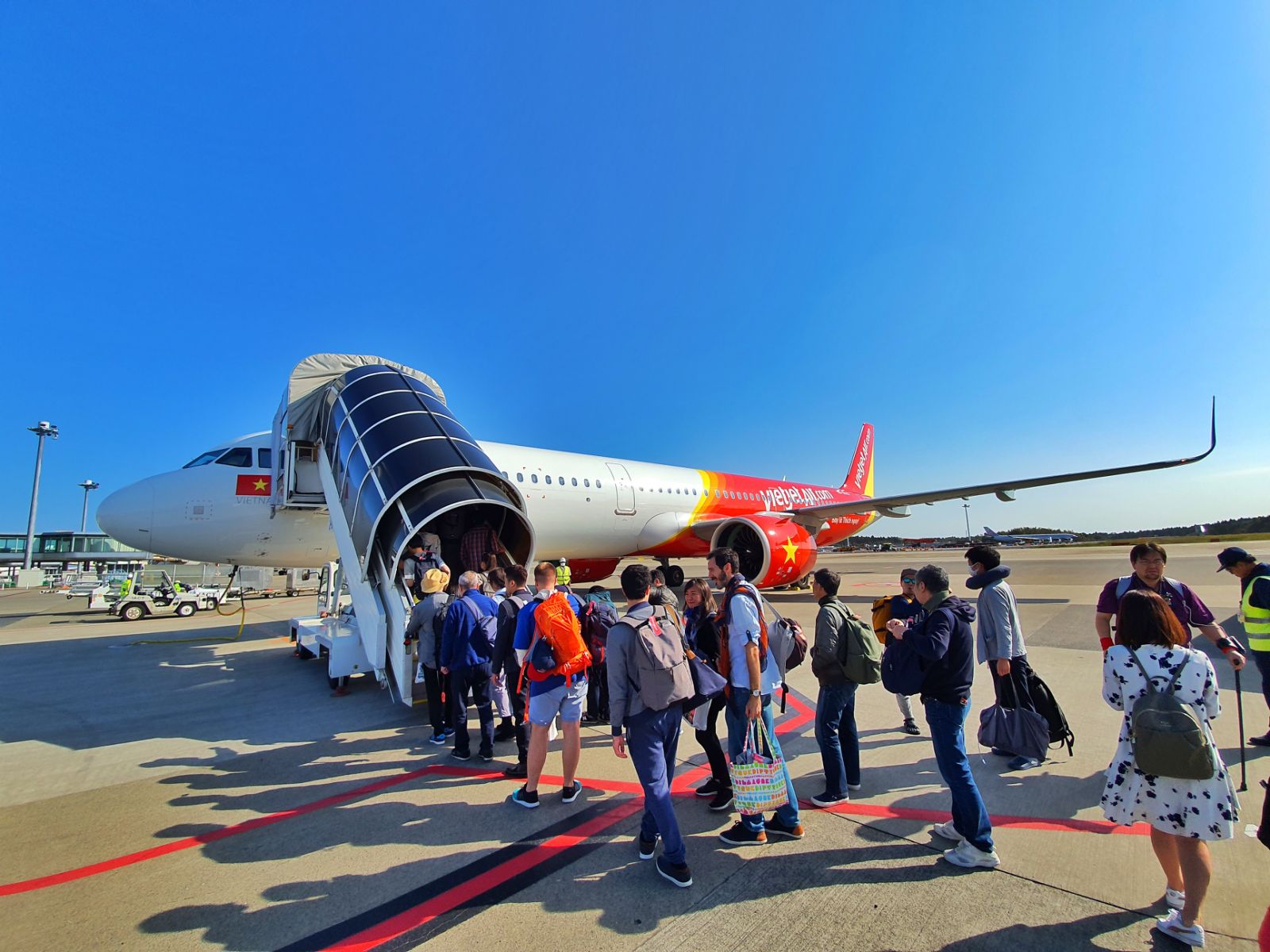 Chào đón khách hàng thứ 150 triệu, Vietjet tặng voucher trị giá tới 500 000 đồng cho khách hàng