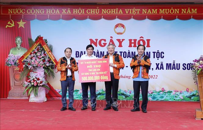 Đồng chí Nguyễn Hòa Bình dự Ngày hội Đại đoàn kết toàn dân tộc tại Lạng Sơn