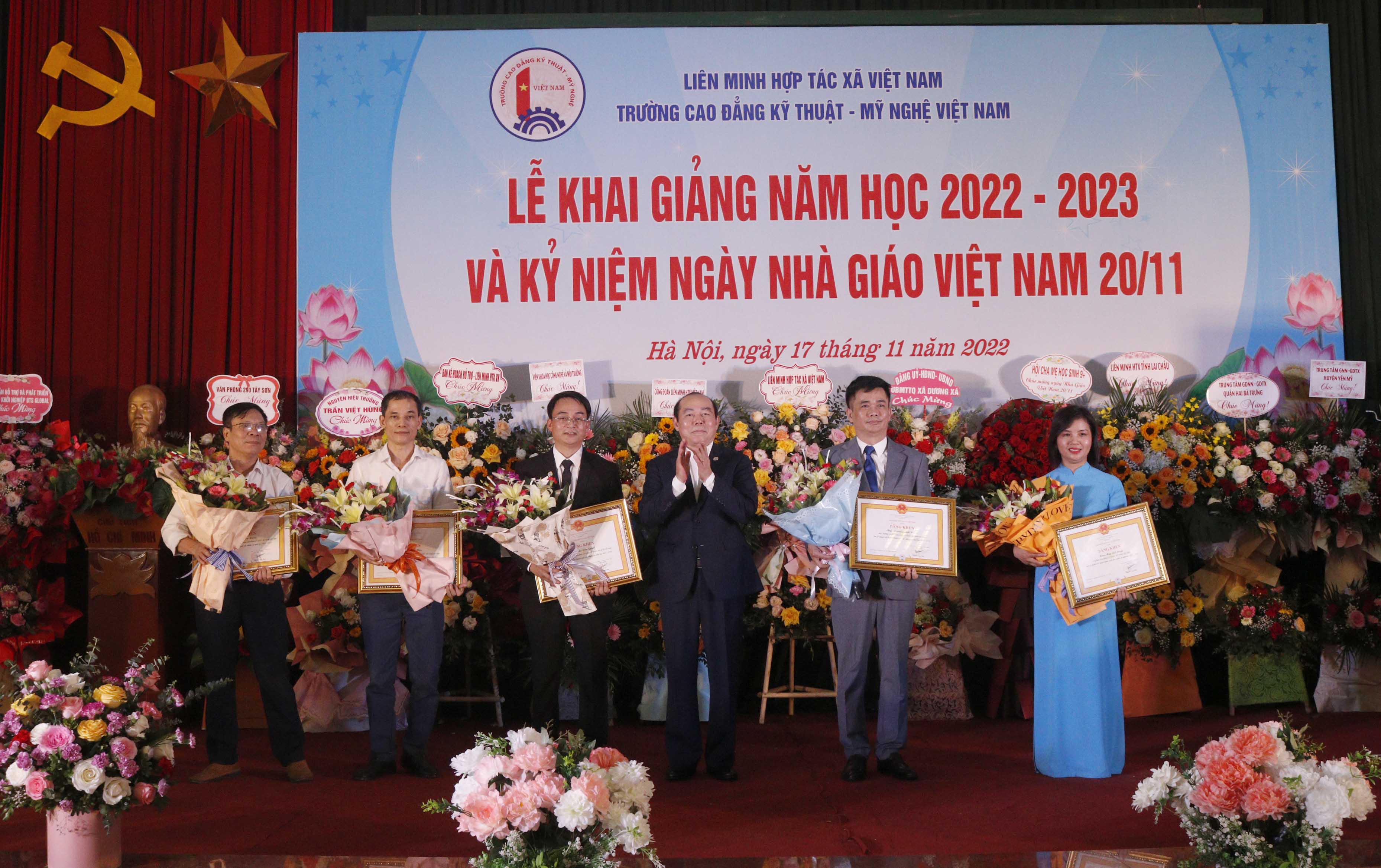 Trường Cao đẳng Kỹ thuật - Mỹ nghệ Việt Nam khai giảng năm học mới