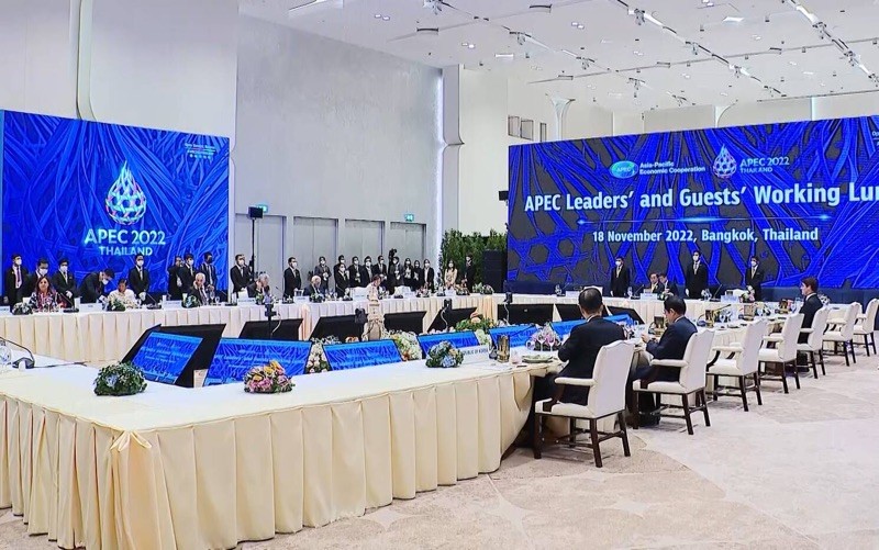 Các nhà lãnh đạo APEC Đối thoại với các khách mời