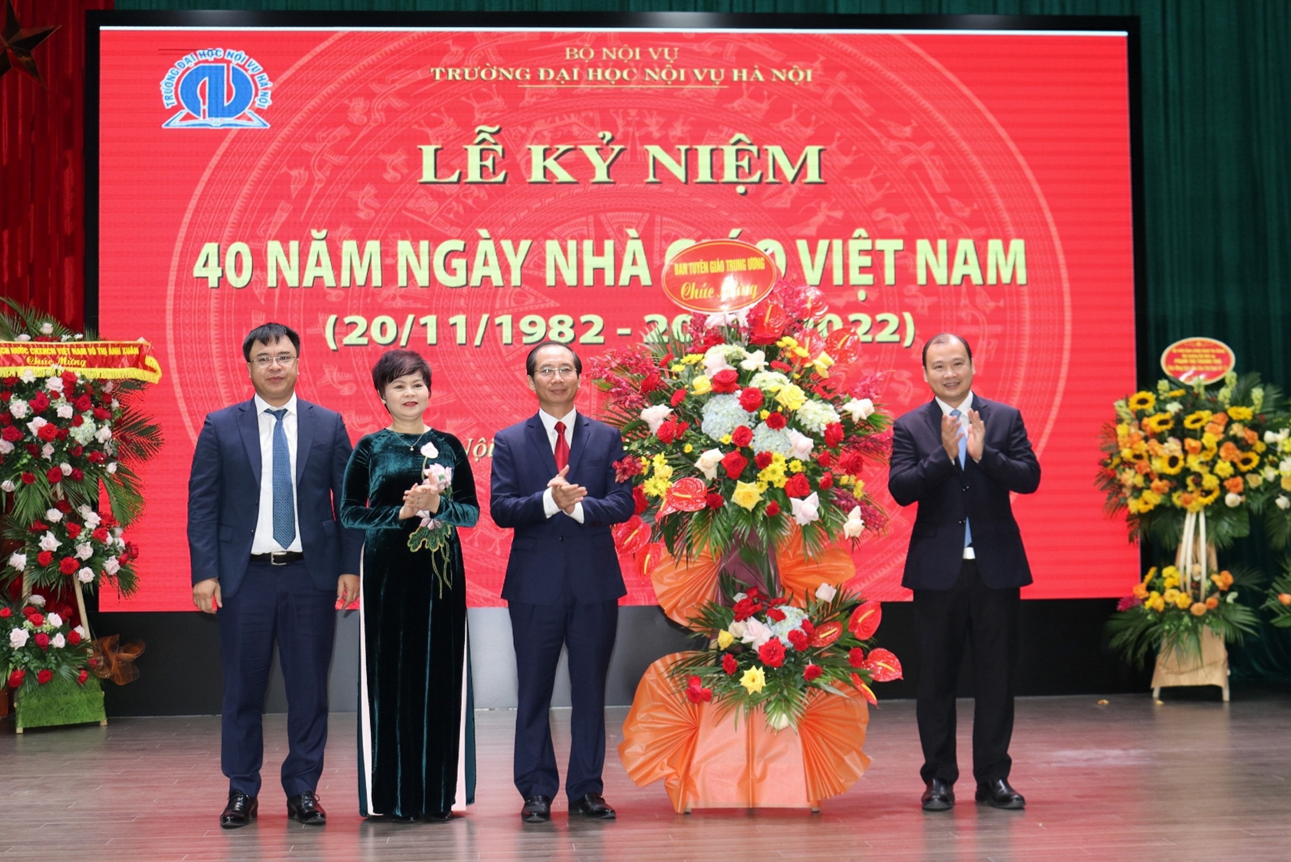 Góp phần vào sự nghiệp đào tạo nguồn nhân lực cho nền hành chính quốc gia