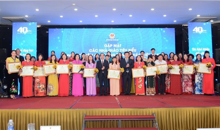 Vinh quang nghề Trồng người