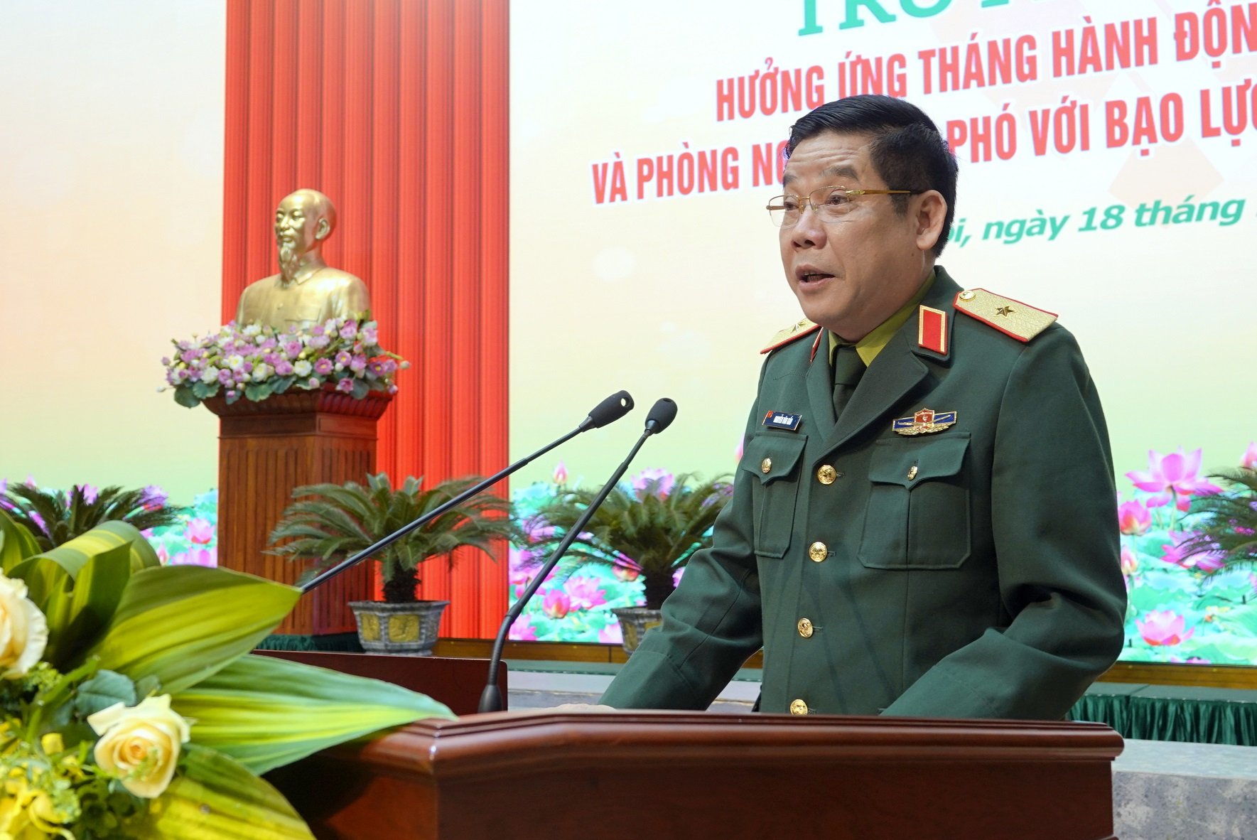 Nâng cao nhận thức cho cán bộ, chiến sĩ về bình đẳng giới