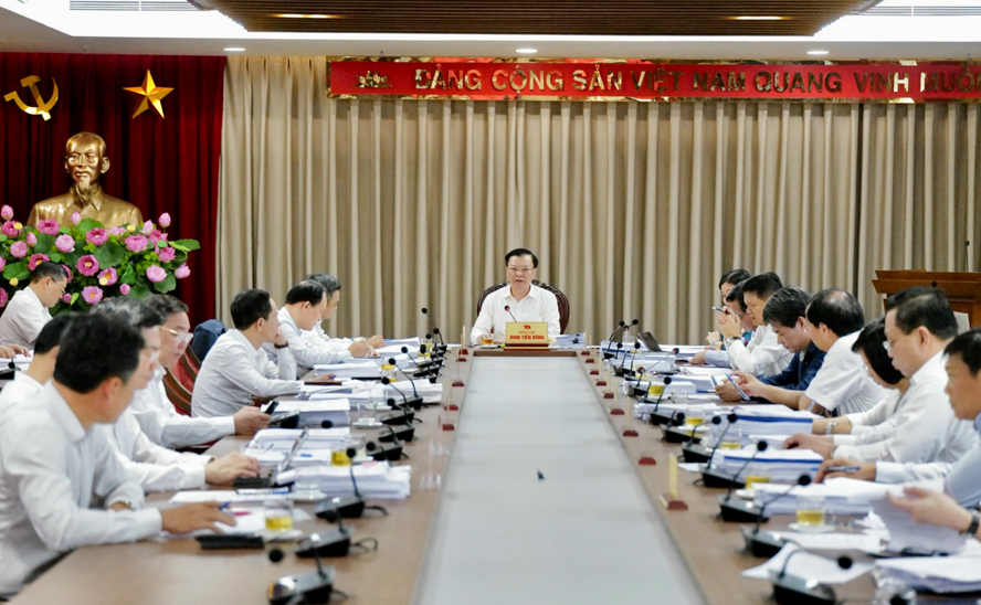 Siết chặt kỷ cương hành chính, thúc đẩy thực hiện tốt các nhiệm vụ