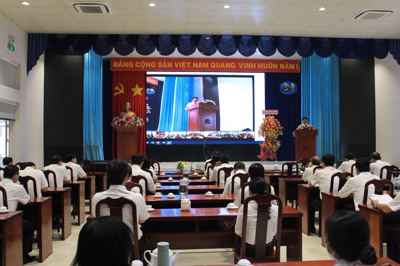 Đẩy mạnh cải cách thủ tục hành chính, ứng dụng công nghệ thông tin trong quản lý thuế