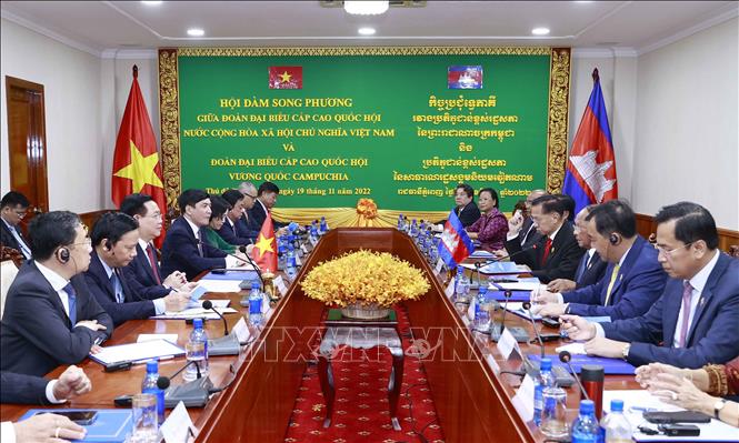 Chủ tịch Quốc hội Vương Đình Huệ hội đàm với Chủ tịch Quốc hội Campuchia Samdech Heng Samrin