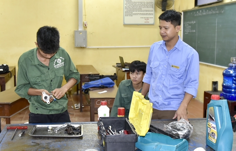 Trường Trung cấp nghề Hà Tĩnh Phân luồng, tuyển sinh hệ giáo dục thường xuyên cấp THPT kết hợp học trung cấp nghề