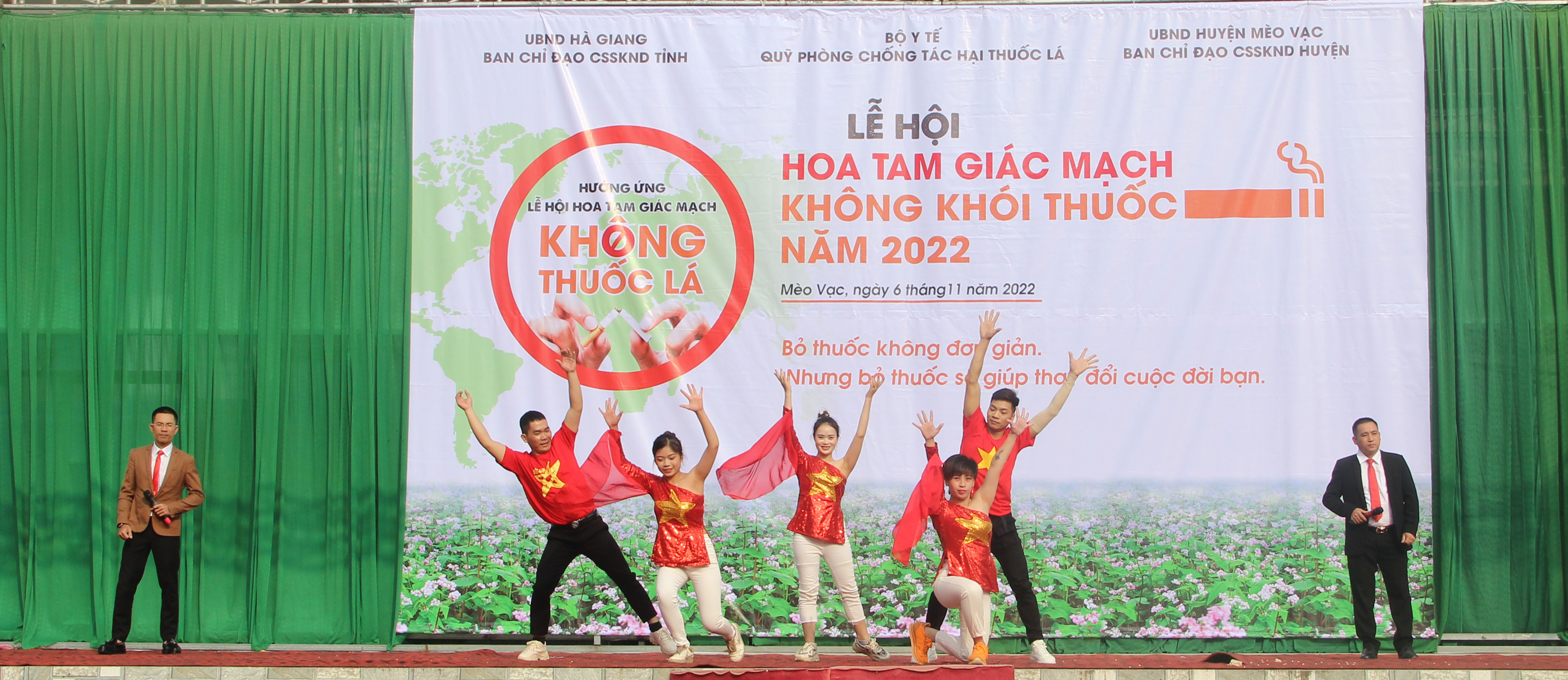 Mèo Vạc Lễ hội Hoa tam giác mạch không khói thuốc lá