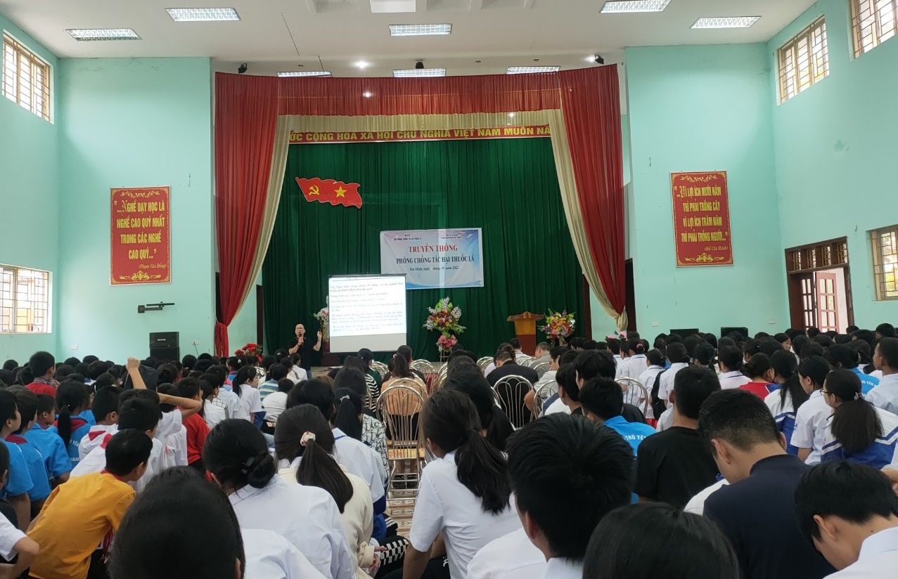 Huyện Yên Minh truyền thông trực tiếp về phòng chống tác hại của thuốc lá