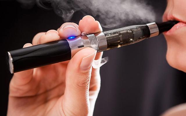 Mối nguy hại từ việc học sinh sử dụng thuốc lá điện tử