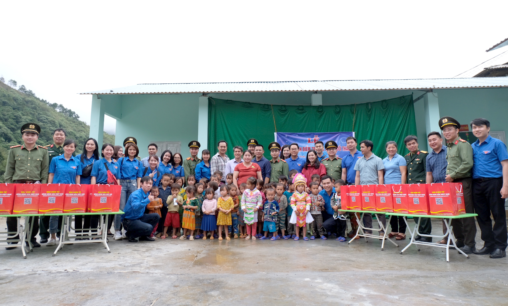 Xúc động Chương trình Đông ấm cho Em tại Hà Giang