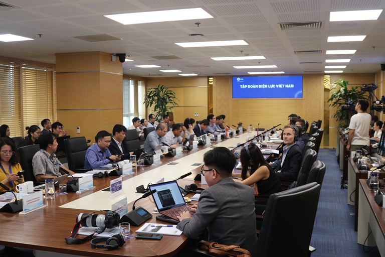 Anh hỗ trợ Việt Nam thúc đẩy quá trình chuyển đổi năng lượng