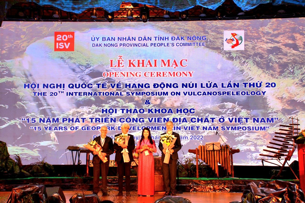 Khai mạc Hội nghị quốc tế về hang động núi lửa