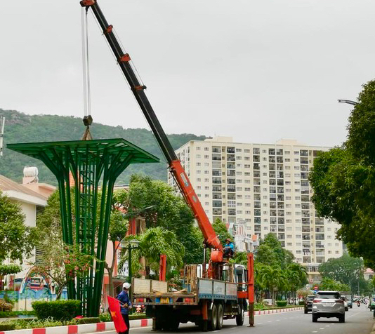 Vũng Tàu Tháo dỡ 23 trụ hoa ra khỏi dự án cải tạo vỉa hè