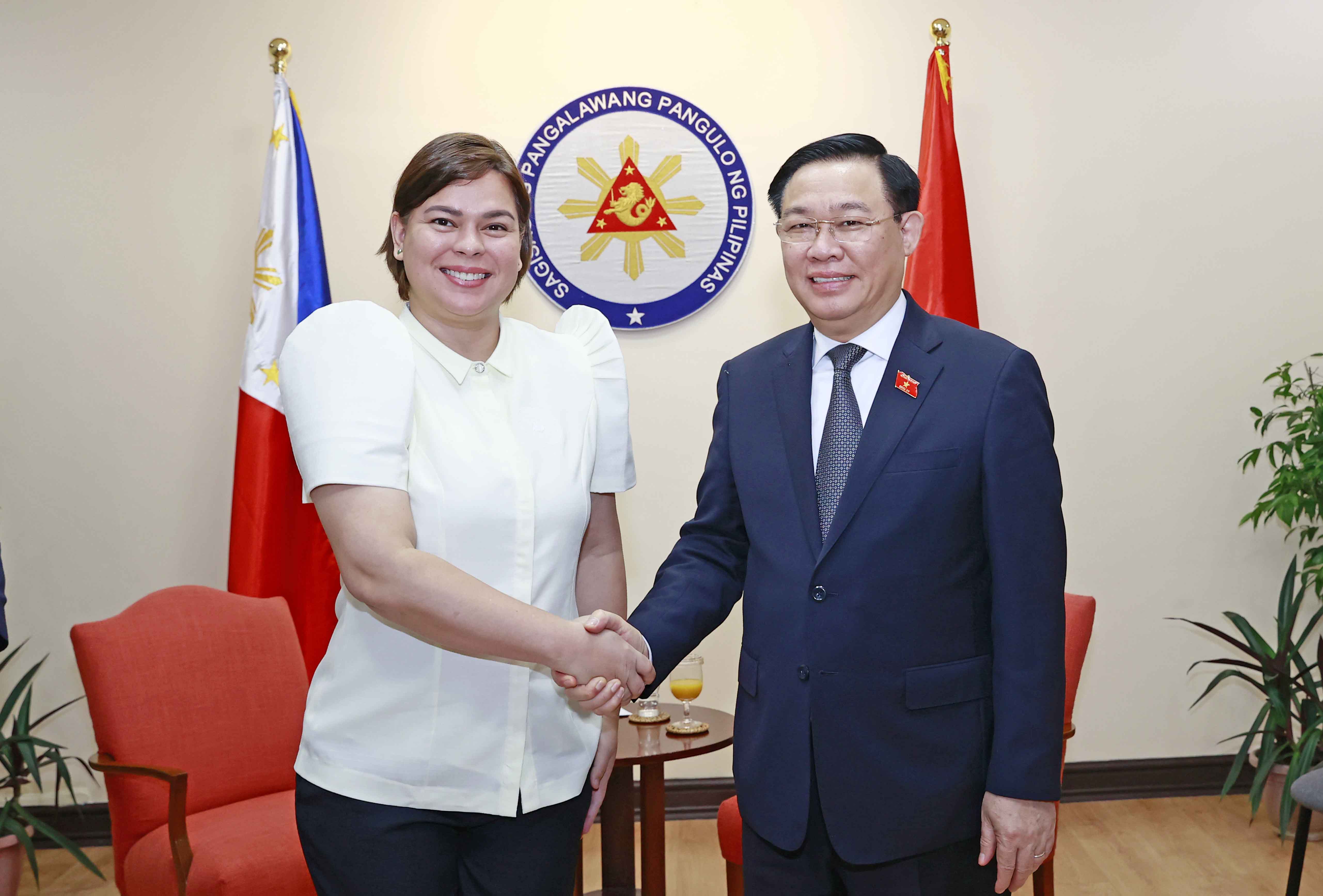 Chủ tịch Quốc hội Vương Đình Huệ hội kiến Phó Tổng thống Philippines
