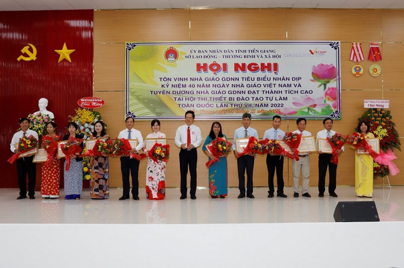 Tôn vinh nhà giáo giáo dục nghề nghiệp tại Tiền Giang