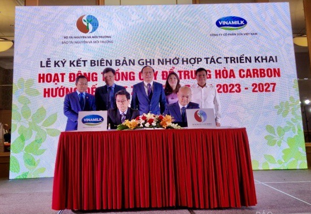 Trồng cây trung hòa carbon hướng đến mục tiêu Net Zero