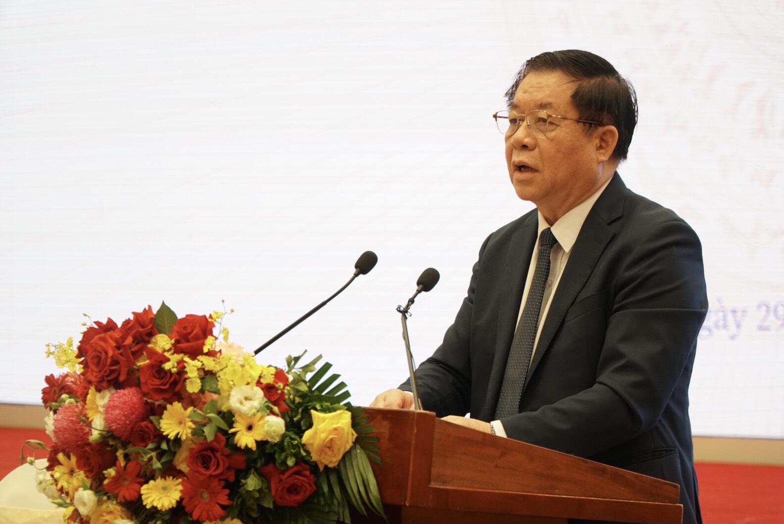 Tập trung xây dựng và phát huy giá trị văn hóa, sức mạnh con người Việt Nam