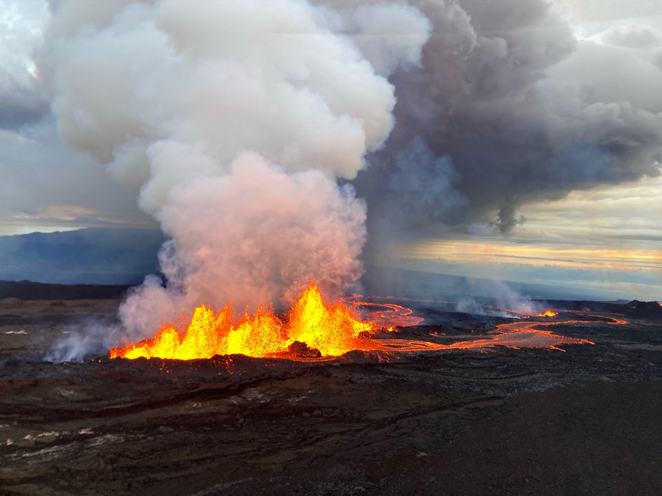 Núi lửa Mauna Loa phun dung nham cao tới 60m