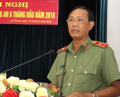 Cách tất cả các chức vụ trong Đảng đối với Thiếu tướng Bùi Bé Tư và Đại tá Nguyễn Thượng Lễ