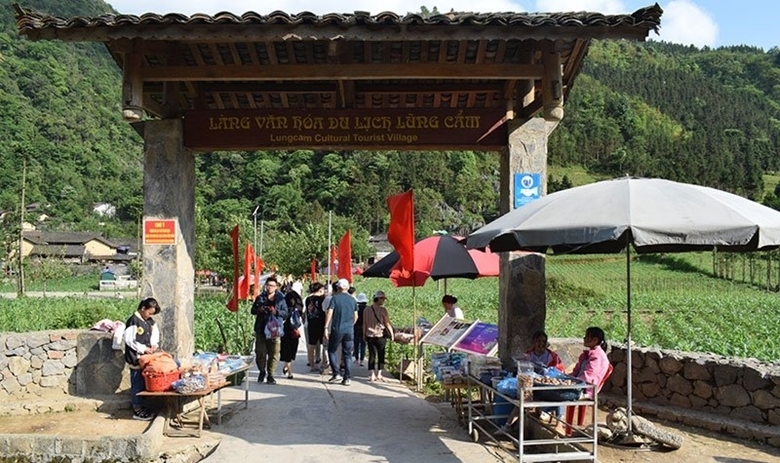 Du lịch làm đổi thay đời sống của đồng bào dân tộc thiểu số