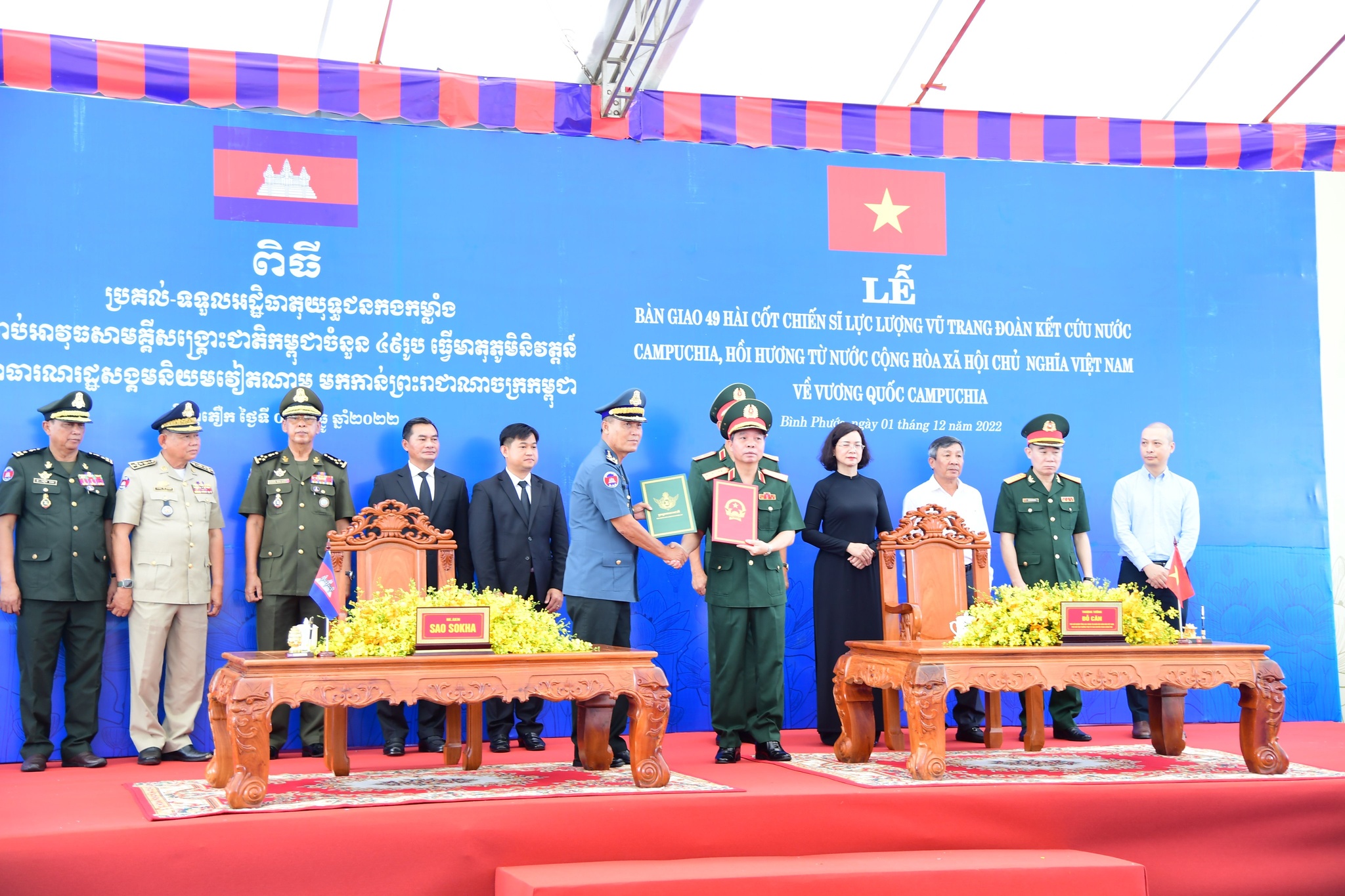 Bàn giao 49 hài cốt chiến sĩ Lực lượng vũ trang đoàn kết cứu nước Campuchia