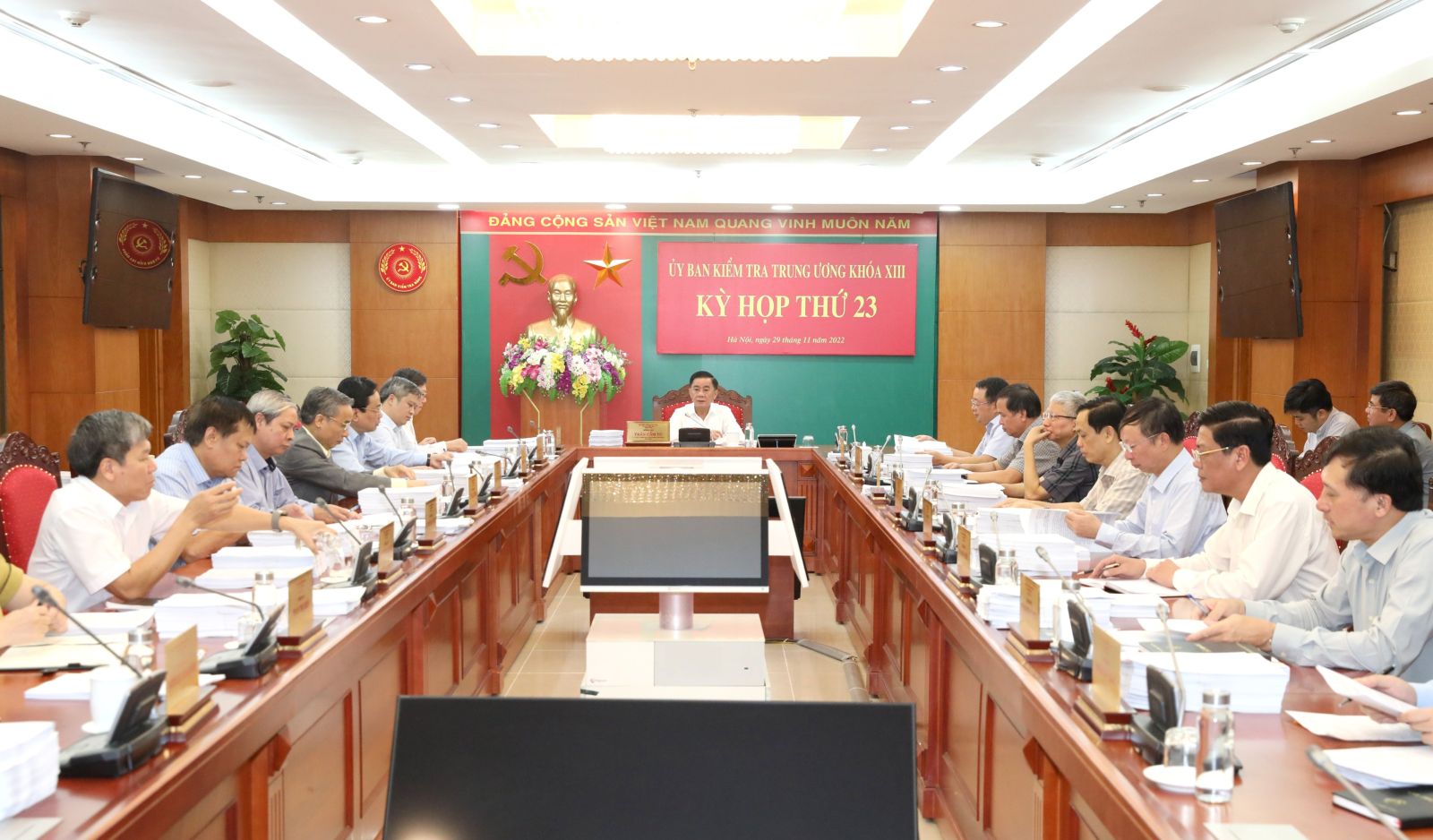 Ủy ban Kiểm tra Trung ương kỷ luật và đề nghị kỷ luật nhiều tập thể, cá nhân vi phạm