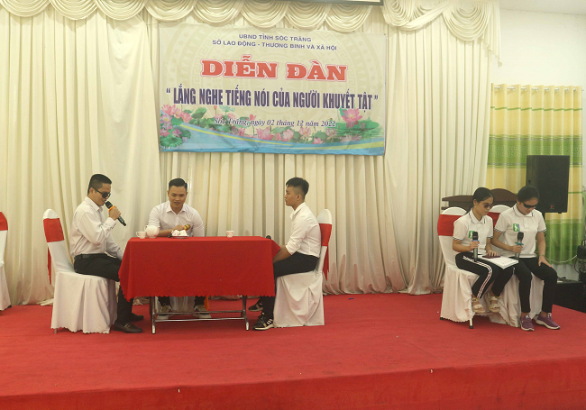 Diễn đàn “Lắng nghe tiếng nói của người khuyết tật”
