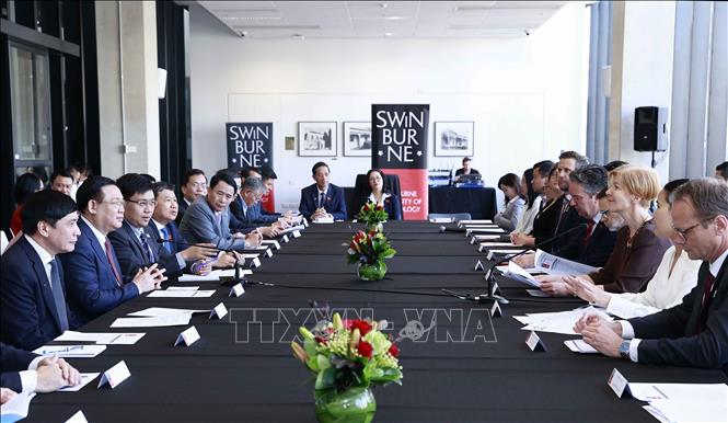 Chủ tịch Quốc hội Vương Đình Huệ thăm Đại học Swinburne