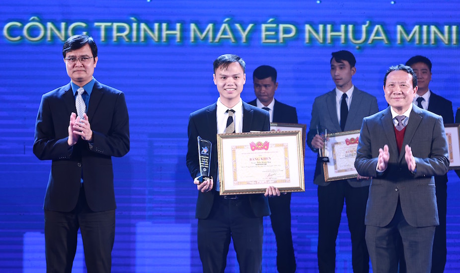 Tuyên dương các sản phẩm sáng tạo được hiện thực hóa từ trí tuệ và khát khao cống hiến của tuổi trẻ