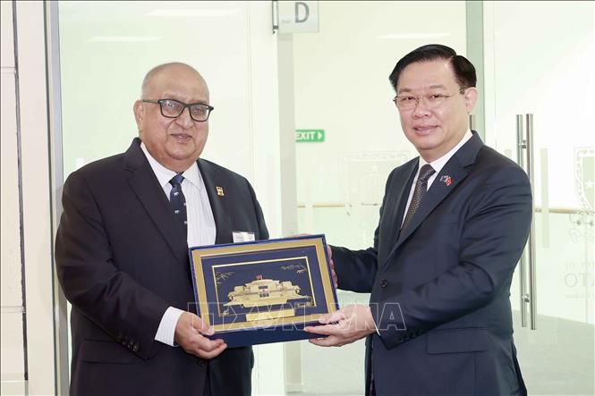 Chủ tịch Quốc hội Vương Đình Huệ gặp Ban lãnh đạo Trường Đại học Waikato