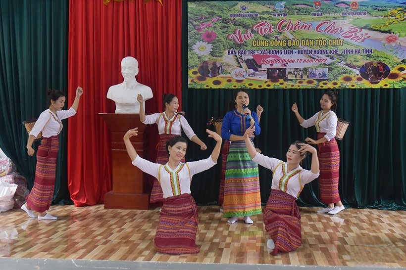 Vui Tết Chăm Cha Bới với đồng bào dân tộc Chứt