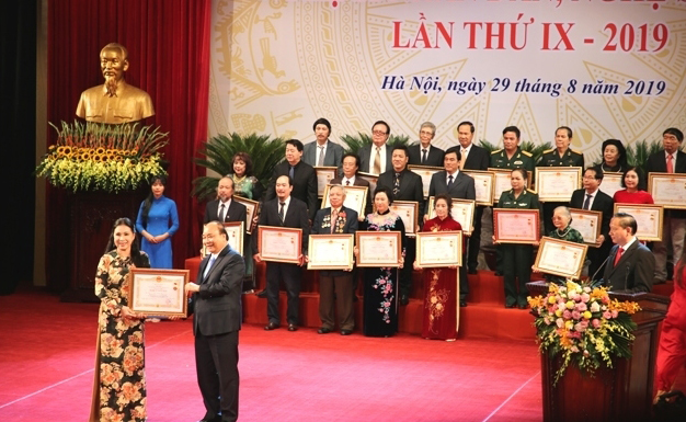 Thành lập Hội đồng cấp Nhà nước xét tặng danh hiệu “Nghệ sĩ Nhân dân”, “Nghệ sĩ ưu tú”
