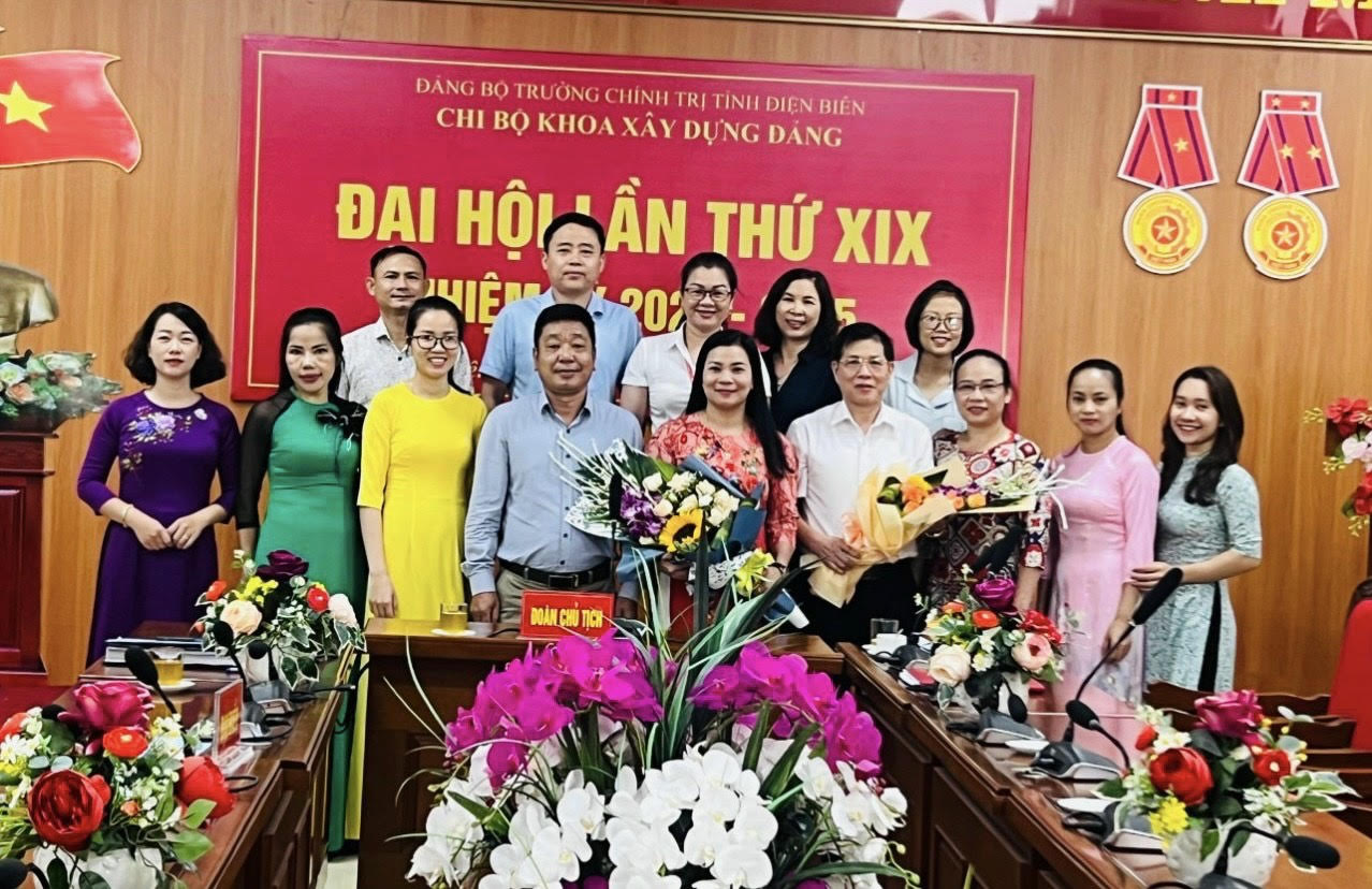 Chú trọng công tác xây dựng Đảng gắn liền với hoạt động chuyên môn