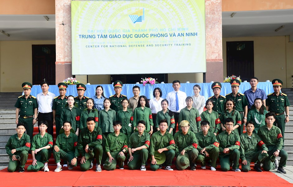 Trang bị kiến thức, kĩ năng cơ bản về hoạt động quân sự, quốc phòng cho trí thức trẻ