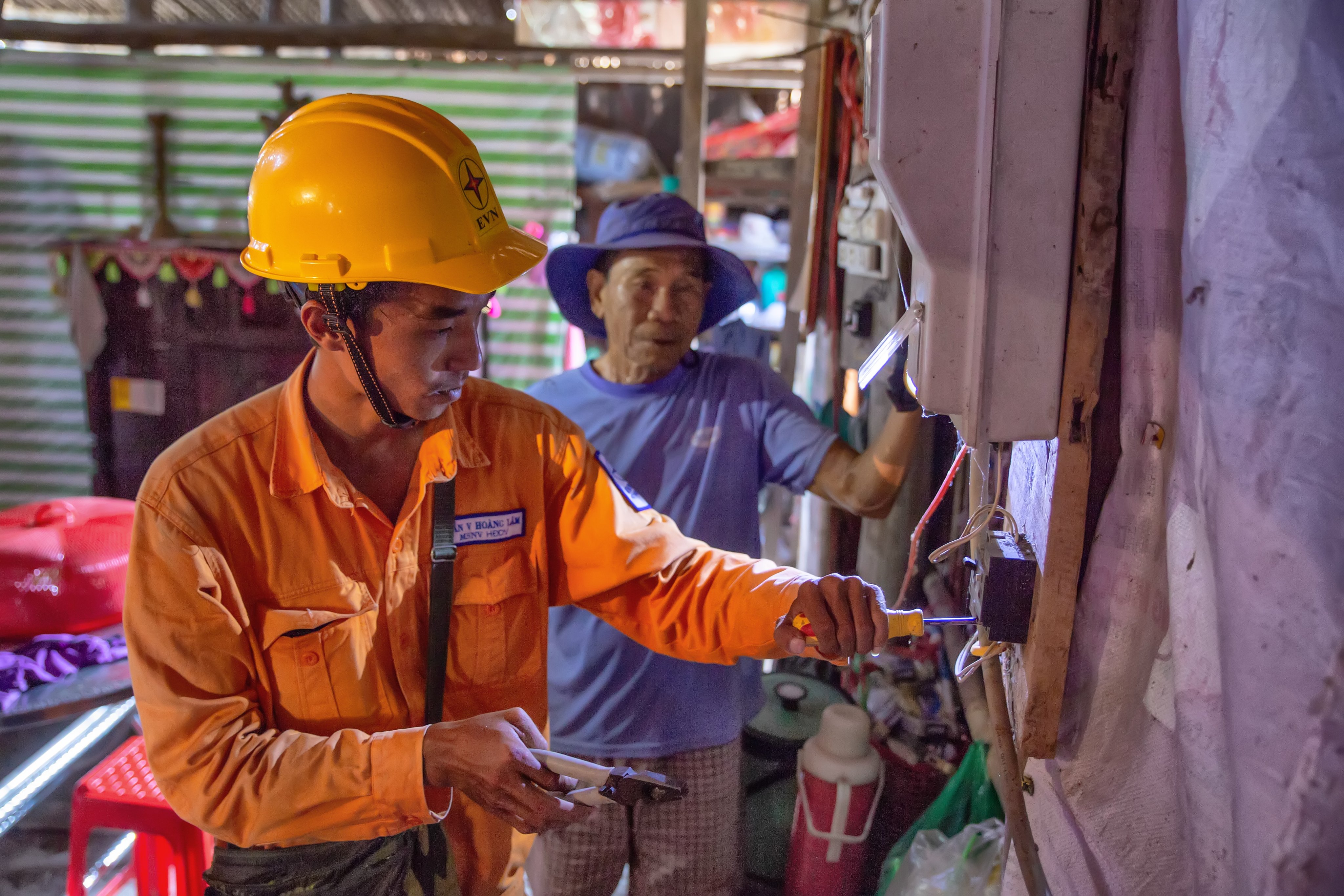 Đồng hành cùng khách hàng sử dụng điện an toàn, tiết kiệm và hiệu quả