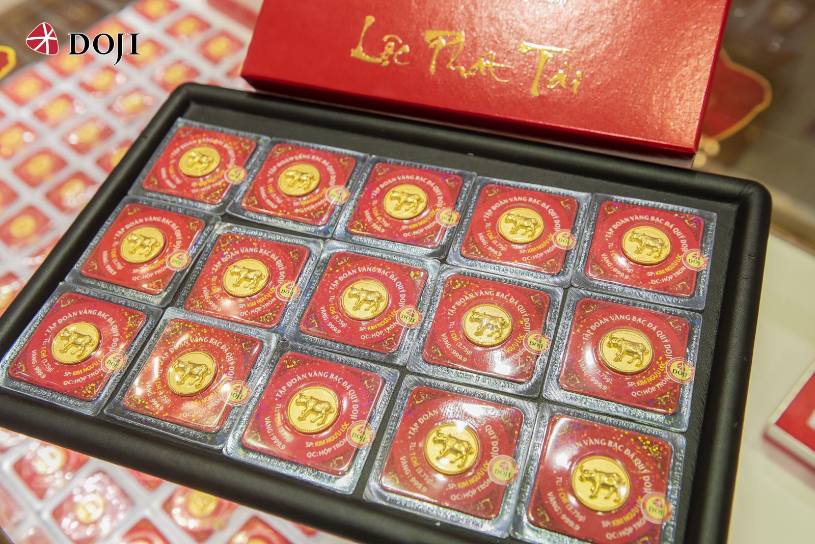 Giá vàng trong nước giảm 240 000 đồng lượng